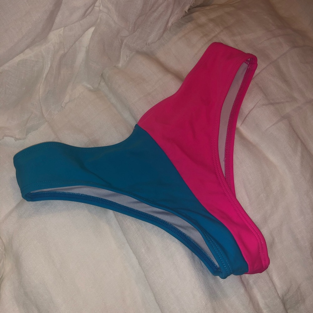 Pink & blue bikini! - Picture 3 of 3